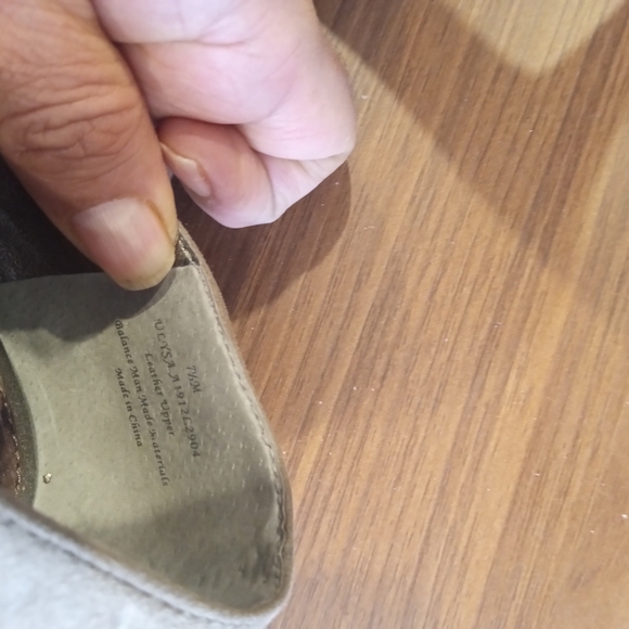 Sam Edelman Women's Tan Suede Pumps - Picture 6 of 7